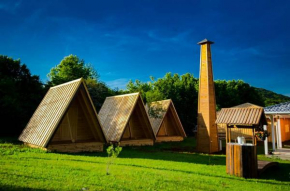  Hostel & Glamping Lana Haus  Ličko Petrovo Selo